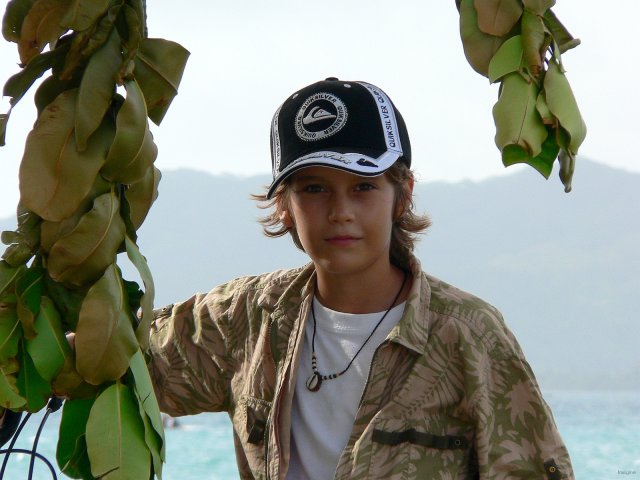 33- Bastien avec la casquette de Joey 